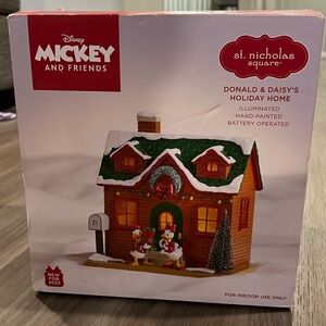 St Nicholas square Mickey and friends donald and daisy holiday house